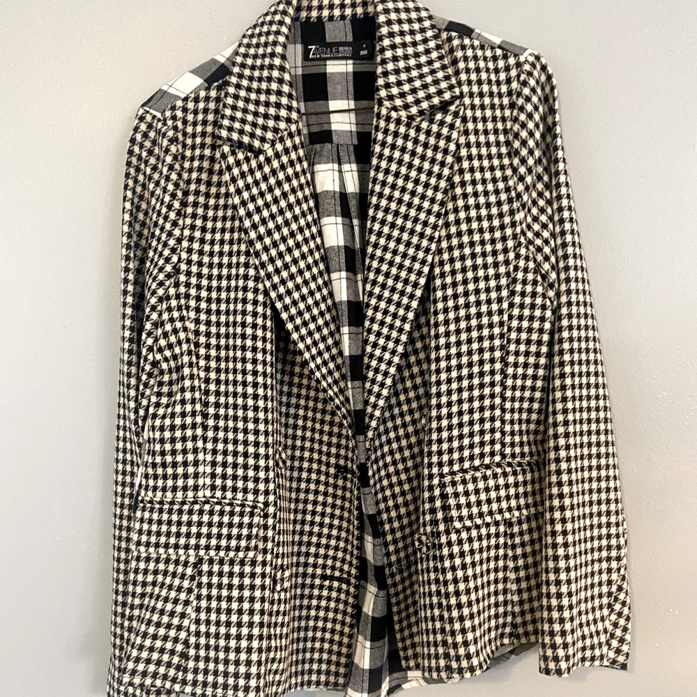 Houndstooth and Buffalo plaid jacket. Size s